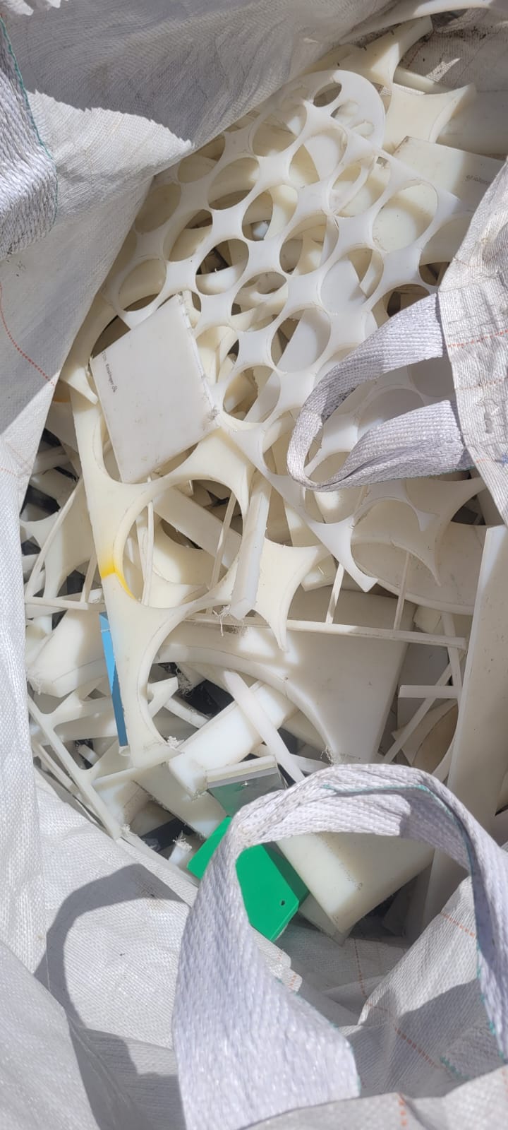 Aparas Plásticos em bags (PP, PEAD, POM, Nylon, Acrílico, Policarbonato)
